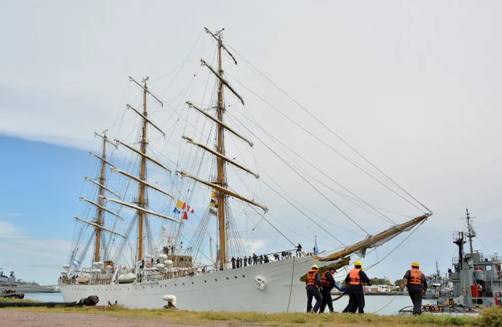 La Fragata ARA “Libertad” realizó prueba de máquinas en el mar