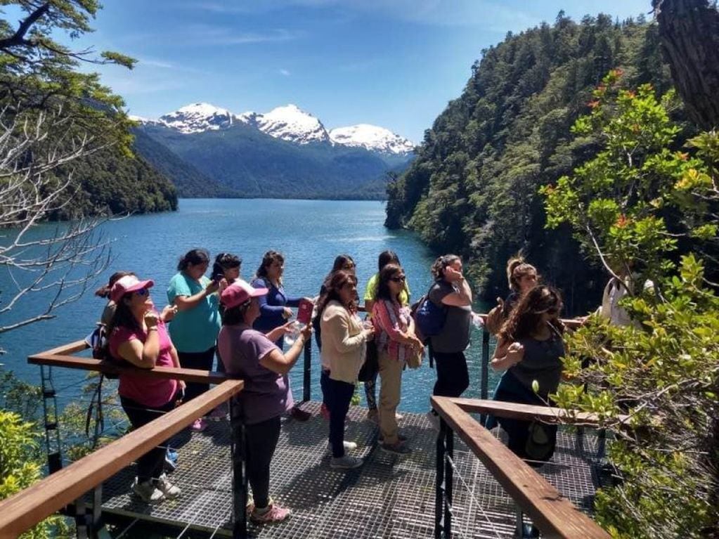 El denominado plan "Conocer para proteger" llevó mujeres de la localidad de Gualjina  a conocer  el Parque Nacional Los Alerces.