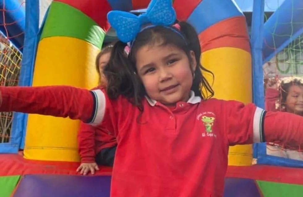 Candelaria, de 5 años, murió en Rosario luego de ser herida por una bala perdida.