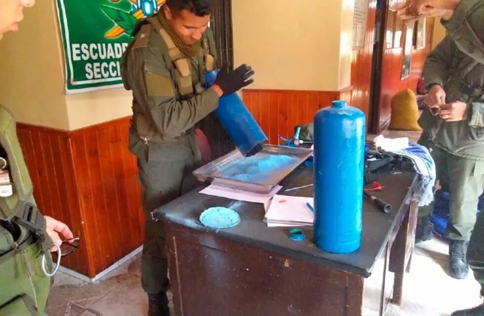 Gendarmes detectaron matafuegos con cocaína, en Jujuy