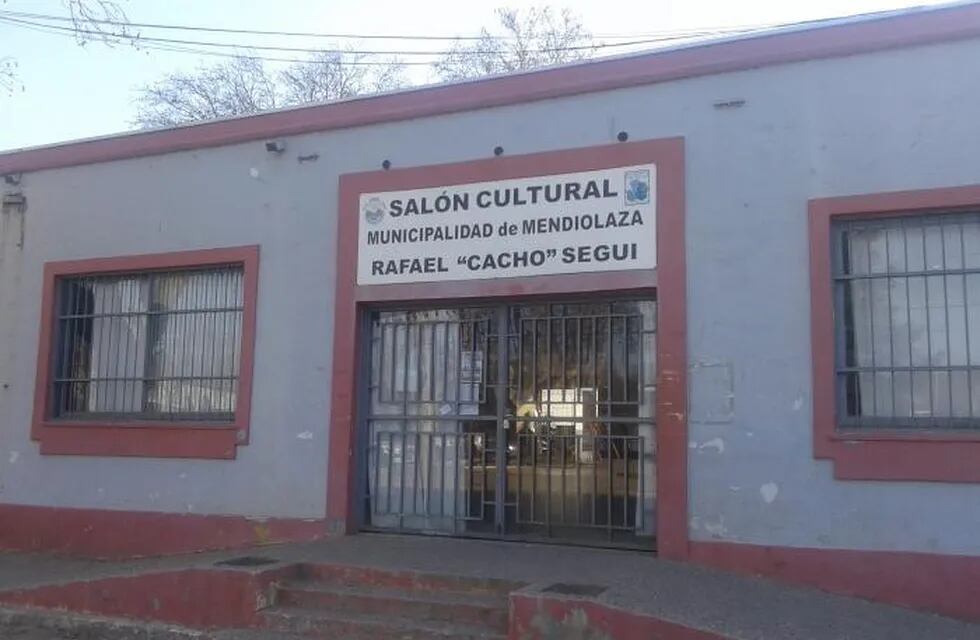 Salón Cultural Municipal Rafael \