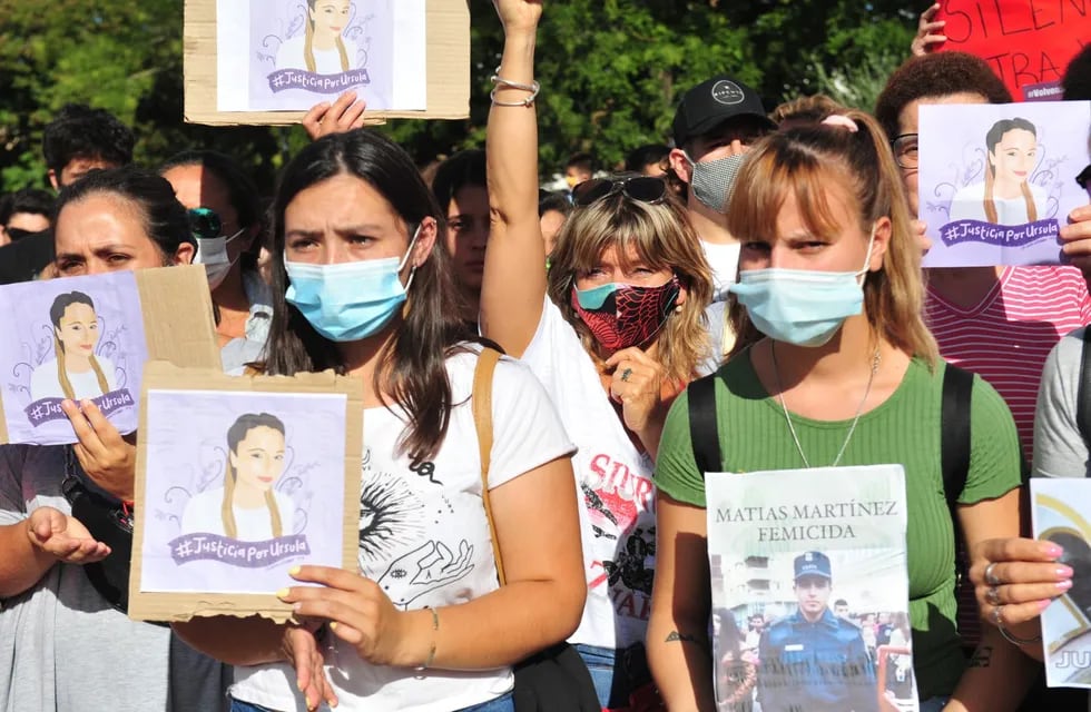 Marcha por Úrsula Bahillo la joven asesinada en Rojas - Clarín