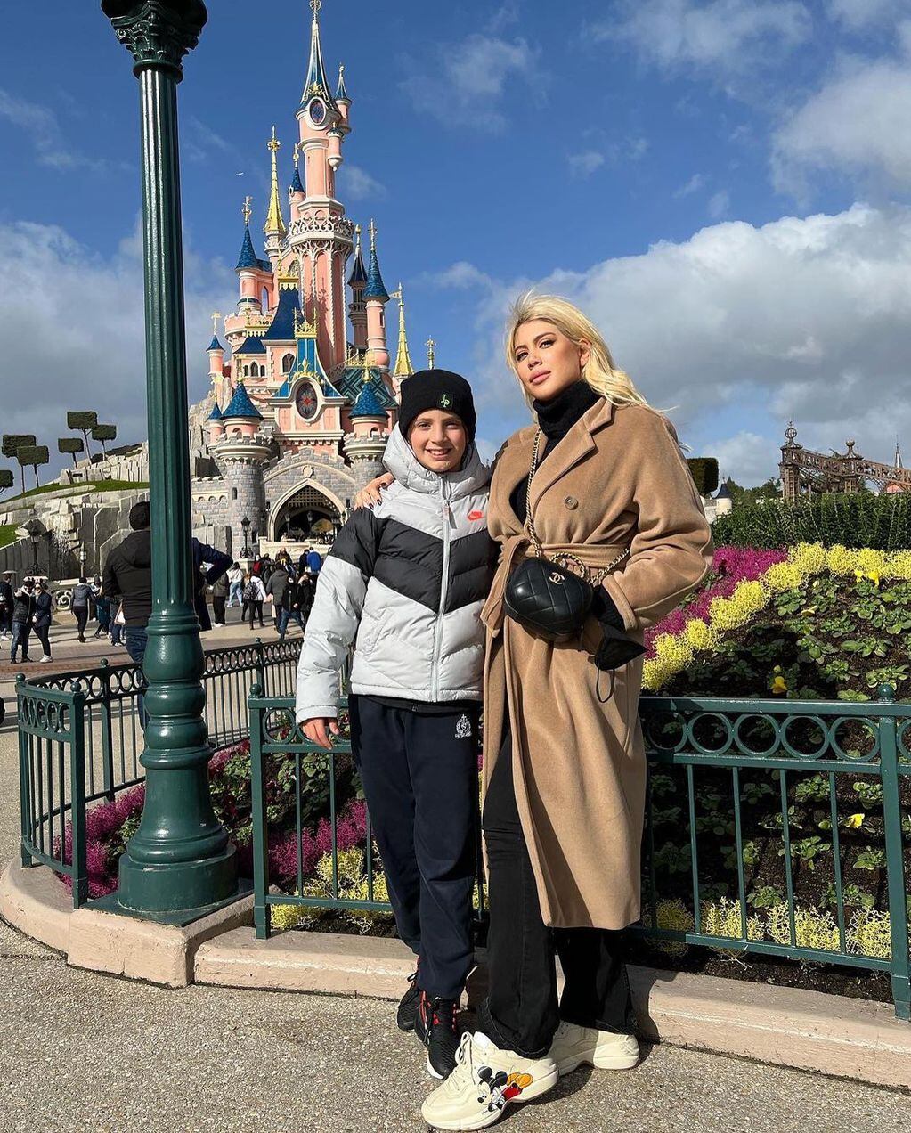 Wanda Nara y Benedicto en Disneyland París.