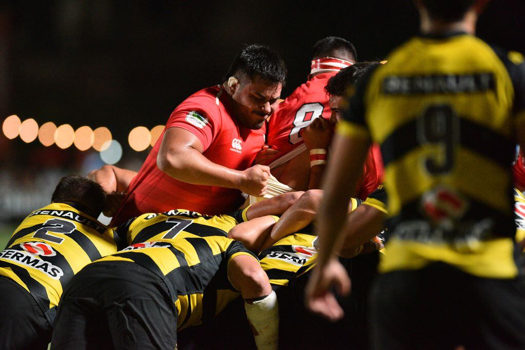 Dogos XV enfrenta a Peñarol en la cancha de Tala por el Súper Rugby Americas. (José Gabriel Hernández)