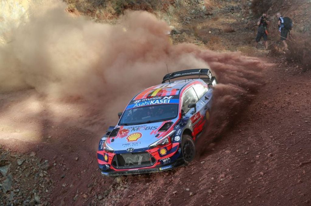 Neuville dominó el shakedown, en el que los equipos terminaron de poner a punto sus autos para la carrera.