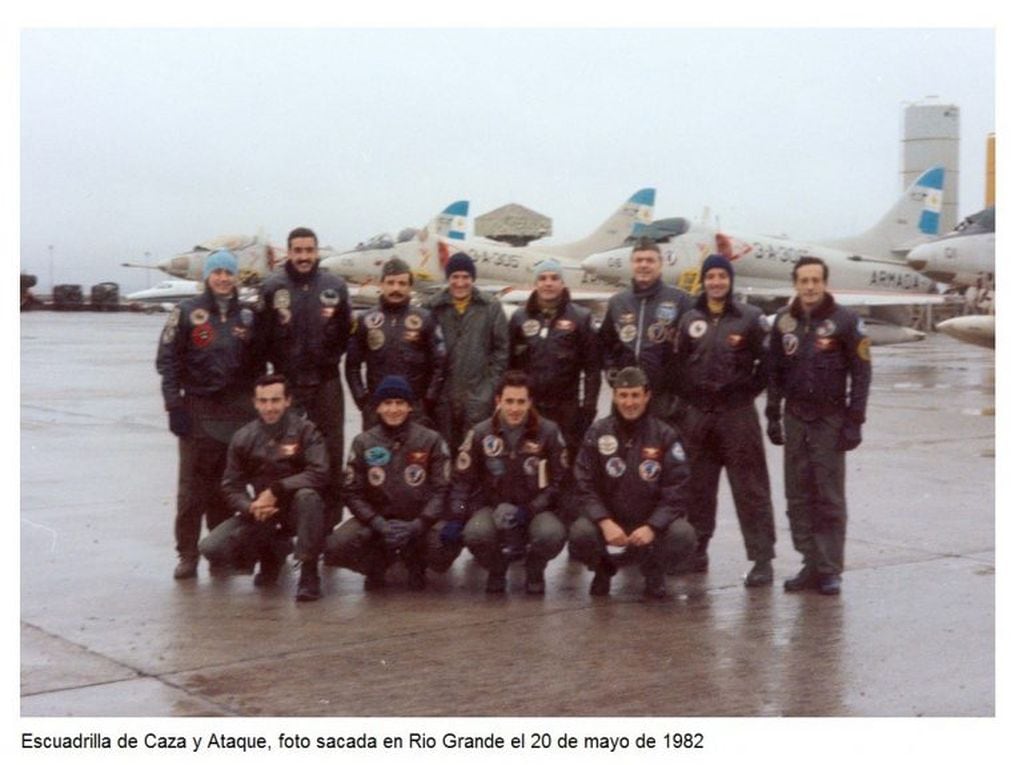 Reunión de escuadrilla A4-Q antes de volar hacia Malvinas