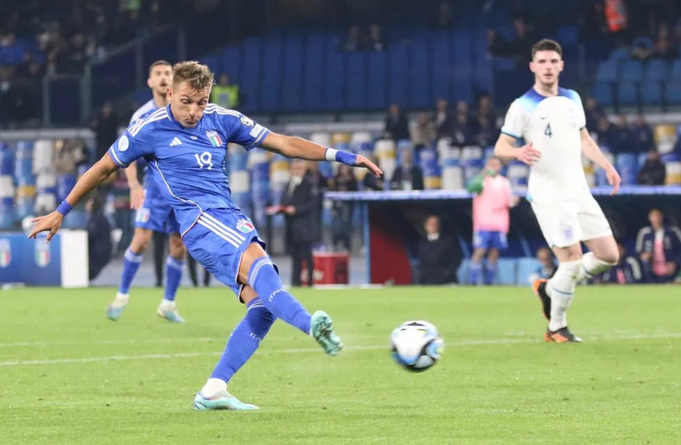 Mateo Retegui convirtió el gol de Italia en la derrota ante Inglaterra. Foto: EFE.
