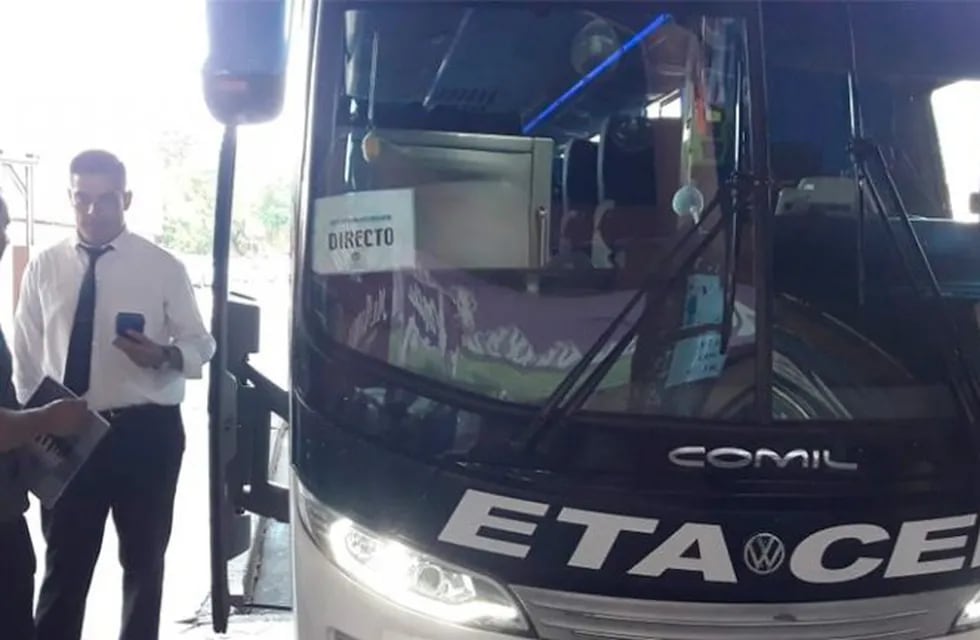 Pasajeros usuales del trasporte Paraná - Santa Fe piden viajar seguros