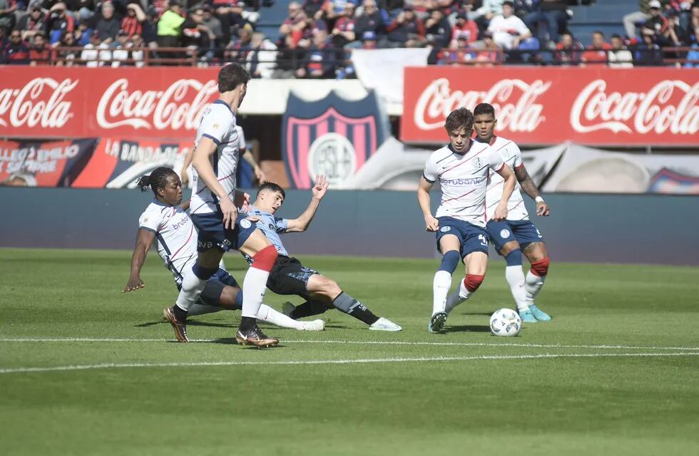 Belgrano enfrenta a San Lorenzo por la Copa de la Liga (Federico López Claro)