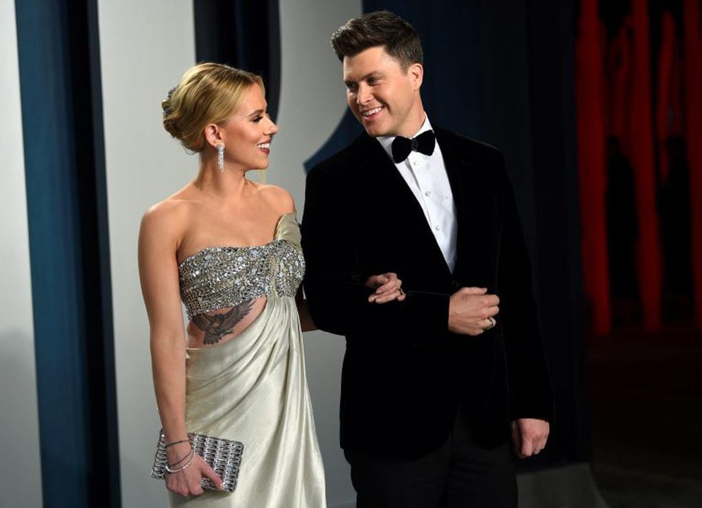 Scarlett Johansson y Colin Jost (web)