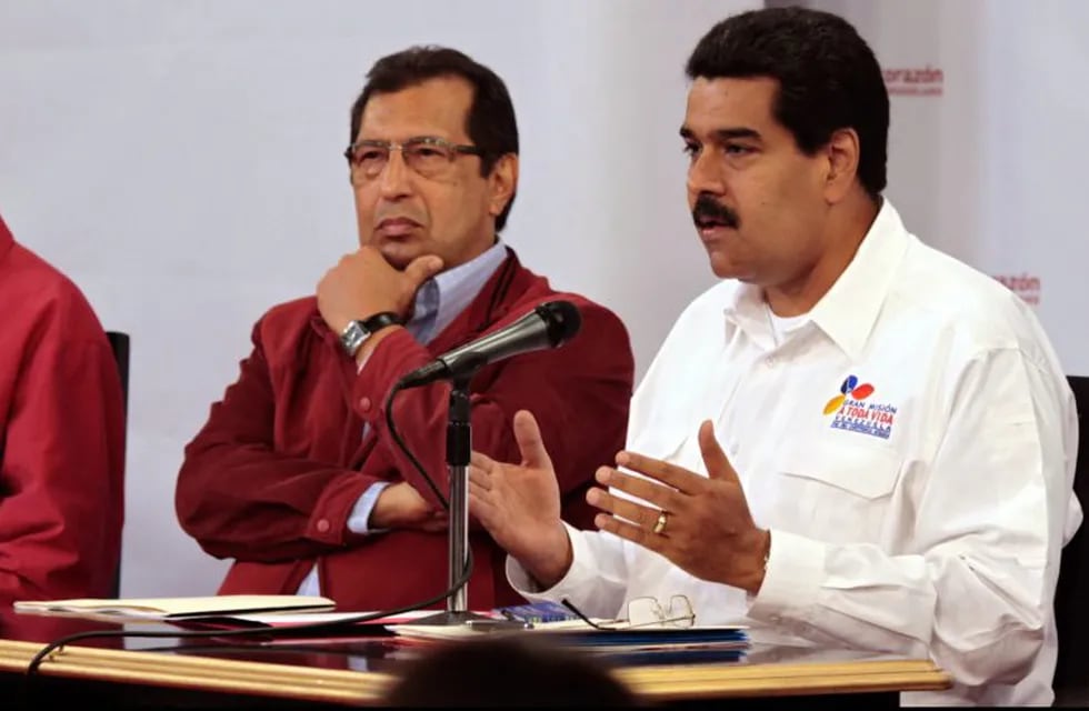 Nicolás Maduro y Adan Chávez. (AP).