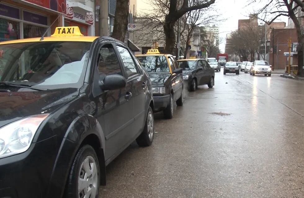Aumentan las tarifas de taxis en Río 4 (foto, Quattro TV).