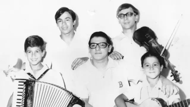 La primera formación de Berna: Carlitos Jiménez, de sólo 17 años;  Horacio Luna; Daniel Franco, de 11 años; Bernardo Bevilacqua, el popular Berna; y Dante Franco, de sólo 8 años. 