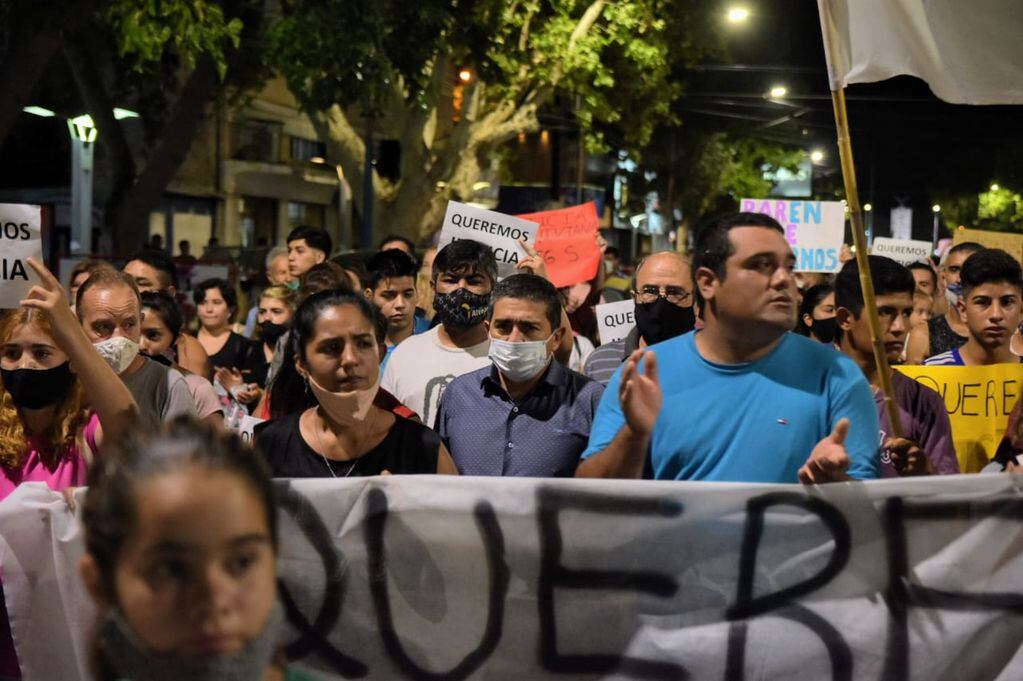 El lunes por la noche más de 1.000 personas marcharon pidiendo justicia para Viviana Villegas. 