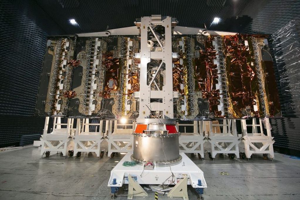 Muestra de una fase de la elaboración del satélite argentino Saocom 1B EFE/ Conae Argentina
