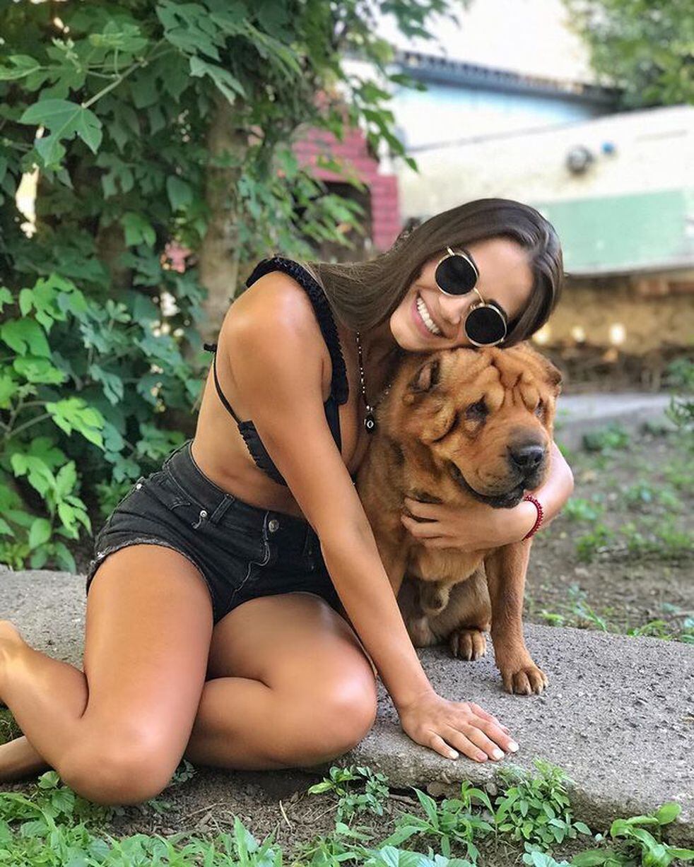 Gina Casinelli compartió unas tiernas fotos con su perro. (Foto: Instagram)