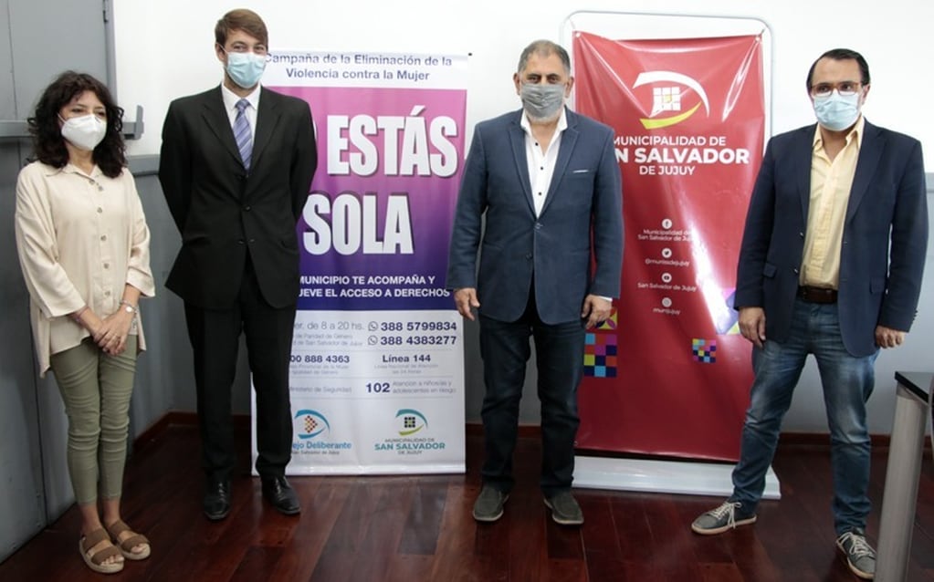 Raquel Nadal, Rodrigo Altea, Raúl Jorge y Lisandro Aguiar, en la presentación de la campaña municipal por el Día Internacional de la Eliminación de la Violencia contra la Mujer.