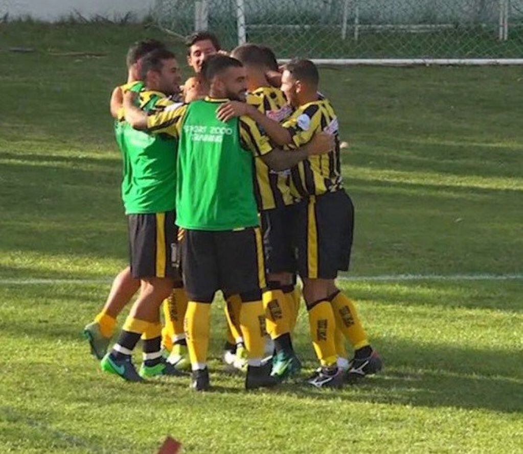 Deportivo Madryn derrotó a Gimnasia de Mendoza 4-2 y tiene un paso en las semifinales de la Reválidad del Argentino A.