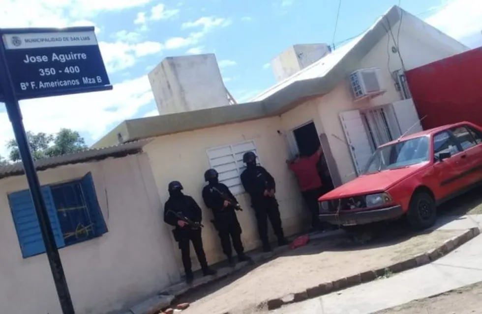 Policía de San Luis. Fotos: El Diario de la República.