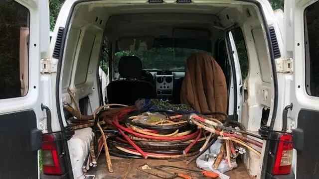Detuvieron a cuatro hombres por robar más de 200 kilos de cables en Eldorado