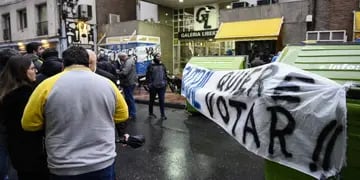 Protesta en la sede de Rosario Central