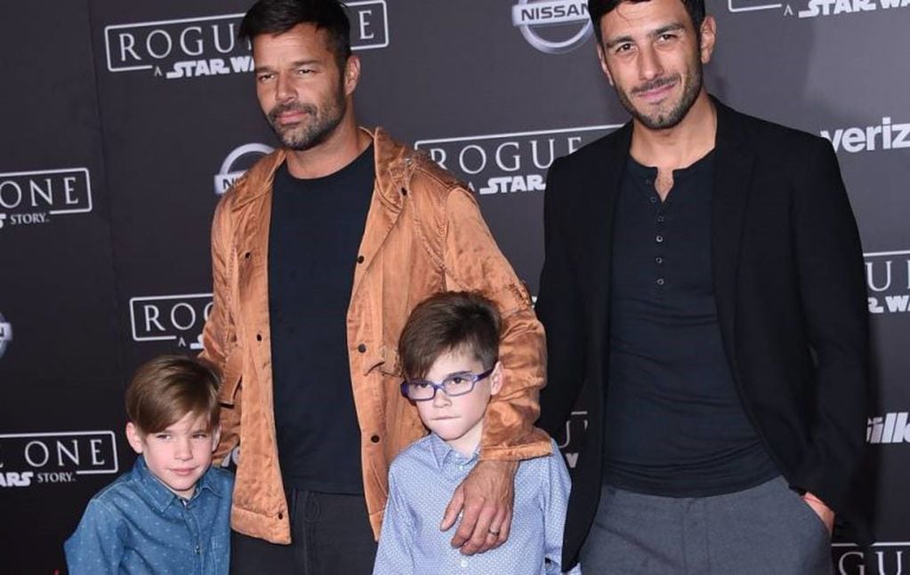 Ricky Martin junto a su esposo y sus dos hijos.