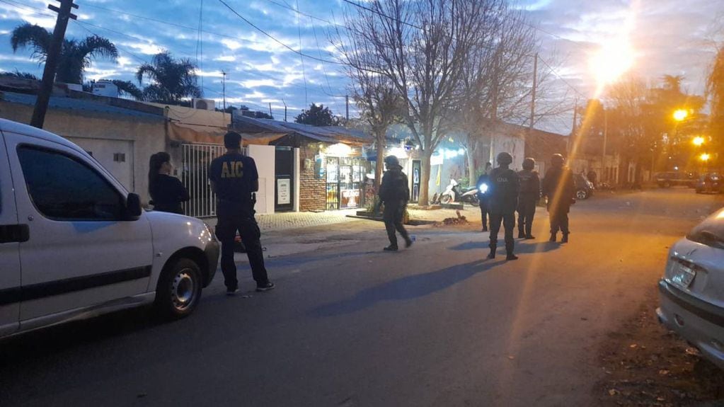 La policía de Rosario reportó una balacera contra la Parroquia Santa Rita, ubicada sobre Puelche al 100 en el barrio Ludueña.