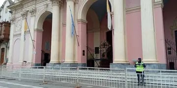 Día de la Memoria en Salta: por las marchas colocaron vallas en Iglesias y monumentos