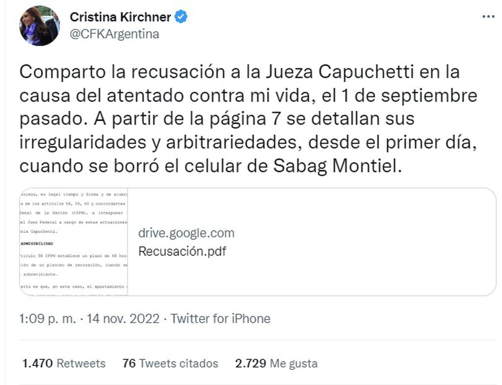 El tuit de Cristina Kirchner compartiendo la recusación contra la jueza Capuchetti (Twitter)