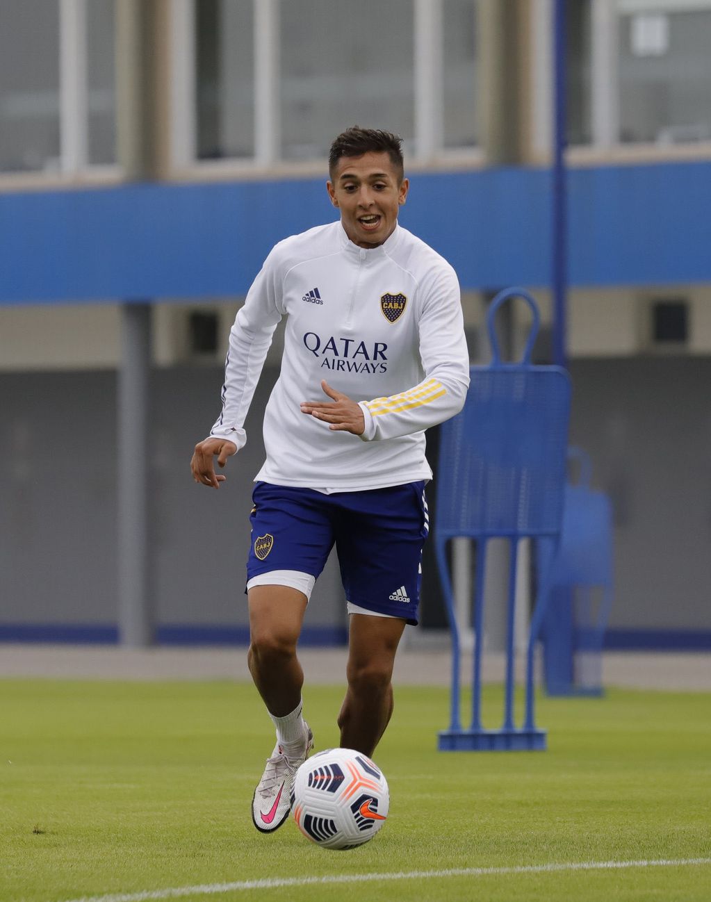Agustín Almendra en un entrenamiento de Boca.