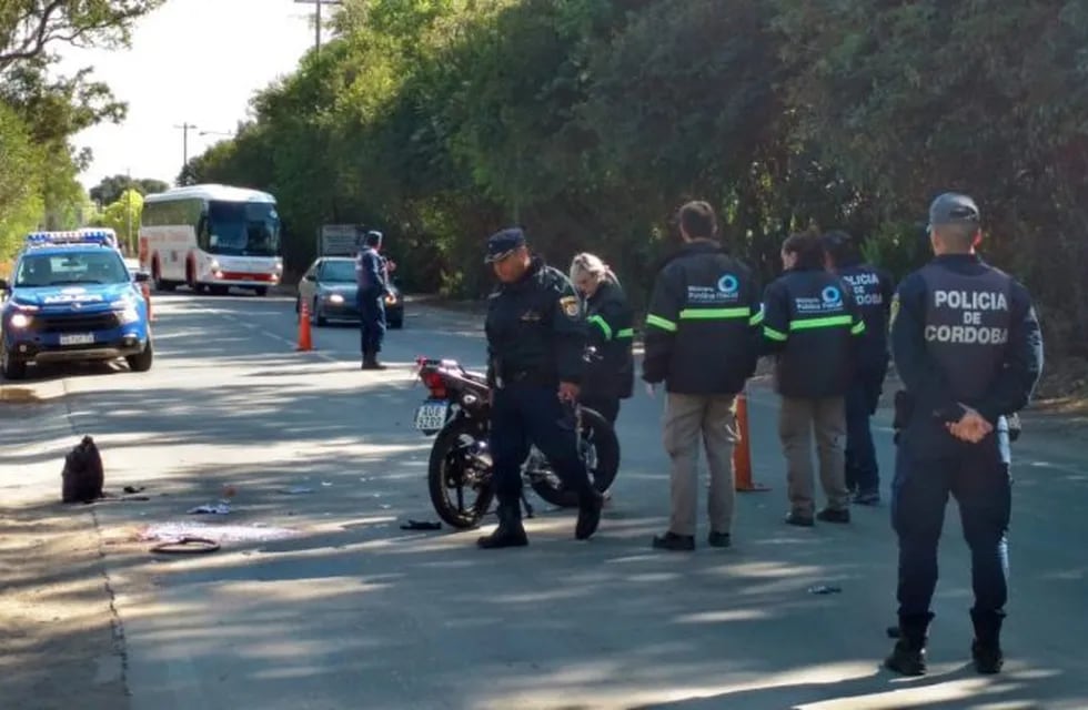 El accidente fatal en moto ocurrió en la avenida Rancagua al 7.800. Chocó de atrás contra un camión.