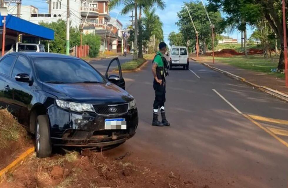 Puerto Iguazú: conductor brasileño manejaba ebrio y despistó.