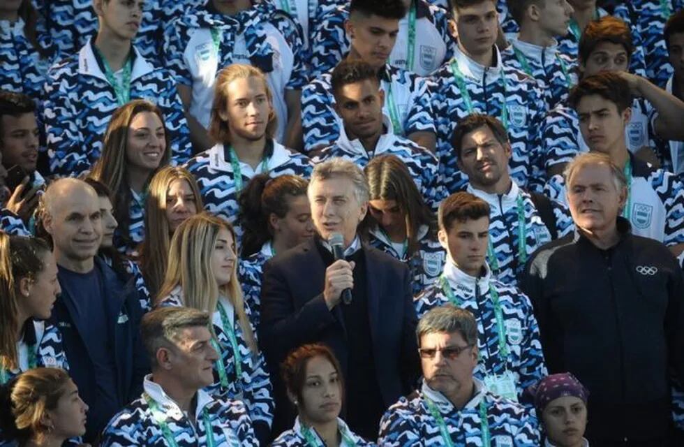 Mauricio Macri visitó a los atletas argentinos y dejó inaugurada la villa olímpica