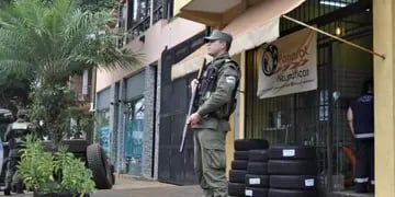 Allanaron una gomería en Oberá por presunto contrabando de neumáticos