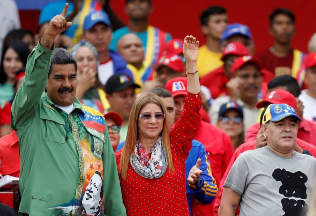 Nicolas Maduro, su esposa Flores, y Diego Armando Maradona