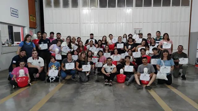 Bomberos Voluntarios de Pérez brindaron un curso de Primeros Auxilios y RCP