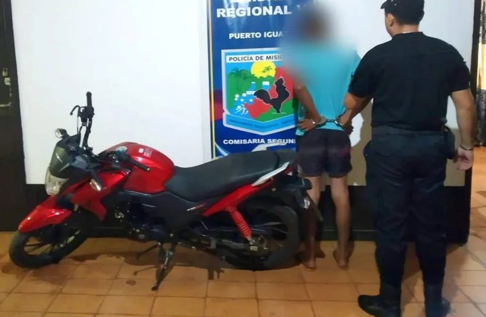 Puerto Iguazú: fue asaltada por un motochorro que luego fue detenido.