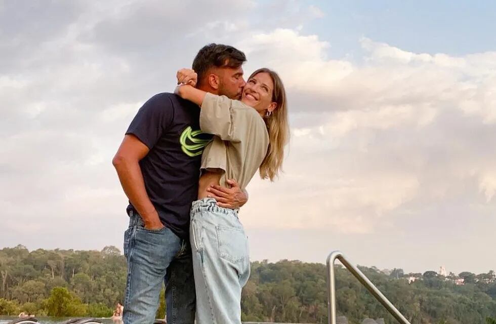 Macarena Rinaldi y Federico Hoppe disfrutan de las Cataratas del Iguazú el día de los enamorados.