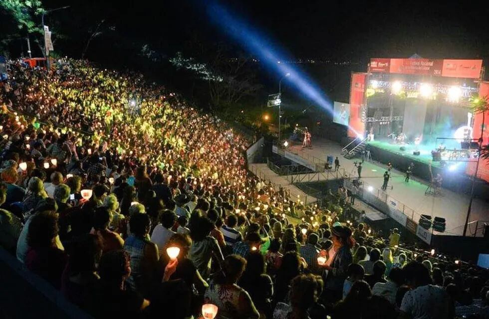 Turistas durante la Fiesta Nacional del Litoral.