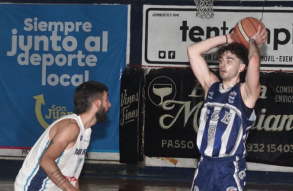Espora derrotó a Bahía Basket como local.  (Foto Marcelo Barth).