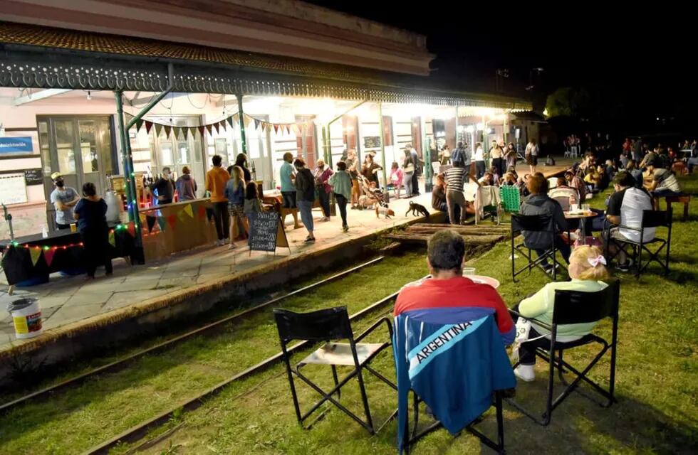 El finde largo de Semana Santa tendrá a la Feria del Andén como una de las propuestas para turistas y uruguayenses. Será delante de la estación de trenes desde las 18.