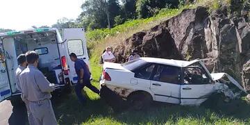 Caraguatay: automovilista se durmió y terminó chocando contra un paredón