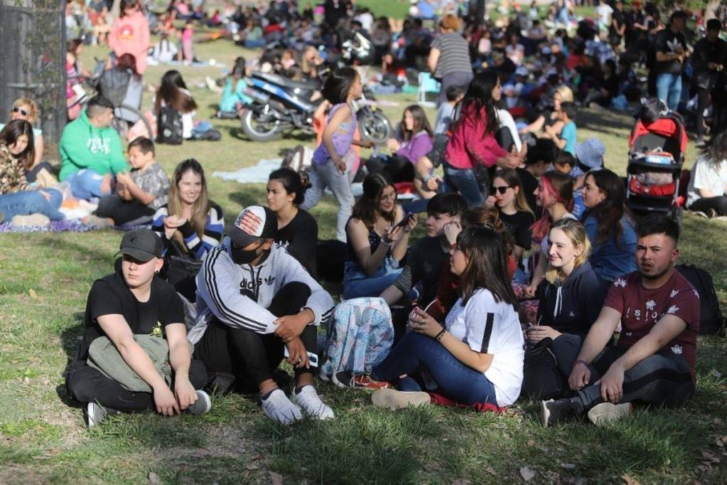 Festejo por el Día del Estudiante en el parque Yrigoyen.