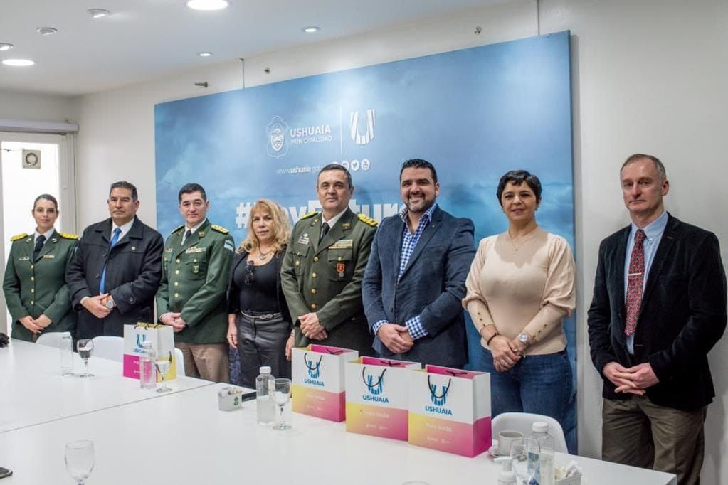 Reunión Municipalidad de Ushuaia y autoridades de la GNA, con asiento en la ciudad de Ushuaia.
