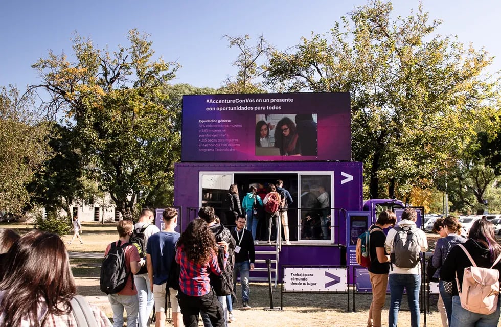 El camión tecnológico “Talent Bus” visitará dos universidades mendocinas en búsqueda de talentos.