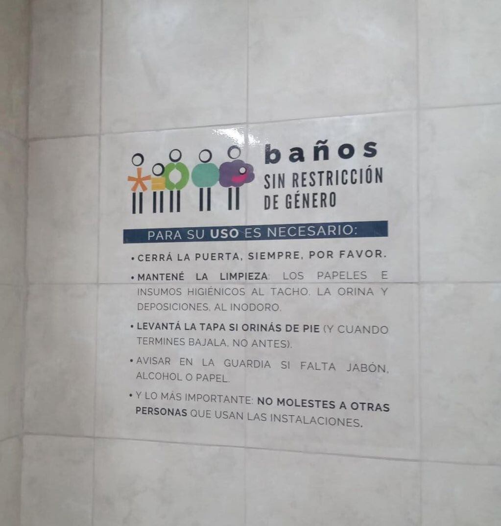 Baños "sin restricción de género" de la Universidad Nacional de San Luis (UNSL).