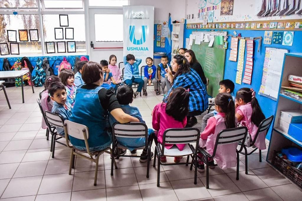 En el marco del proyecto “Arte en el Paisaje”, la Secretaría de Cultura y Educación visitó a niños y niñas de la sala azul del turno mañana del Jardín N°7.