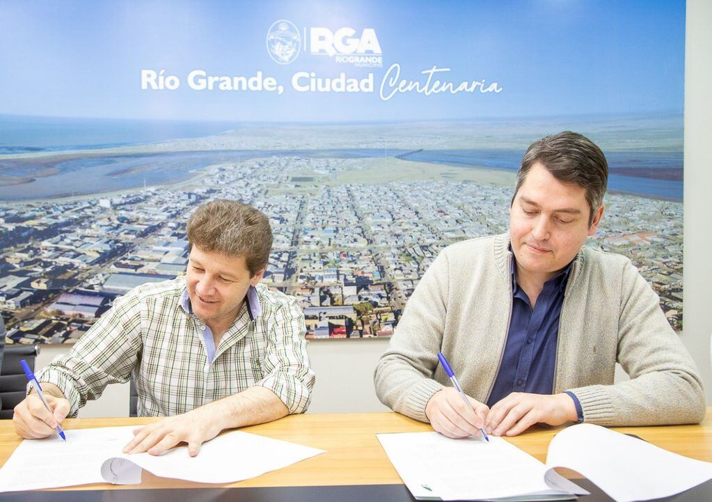 El Gobernador y el Intendente de Río Grande firmaron un documento