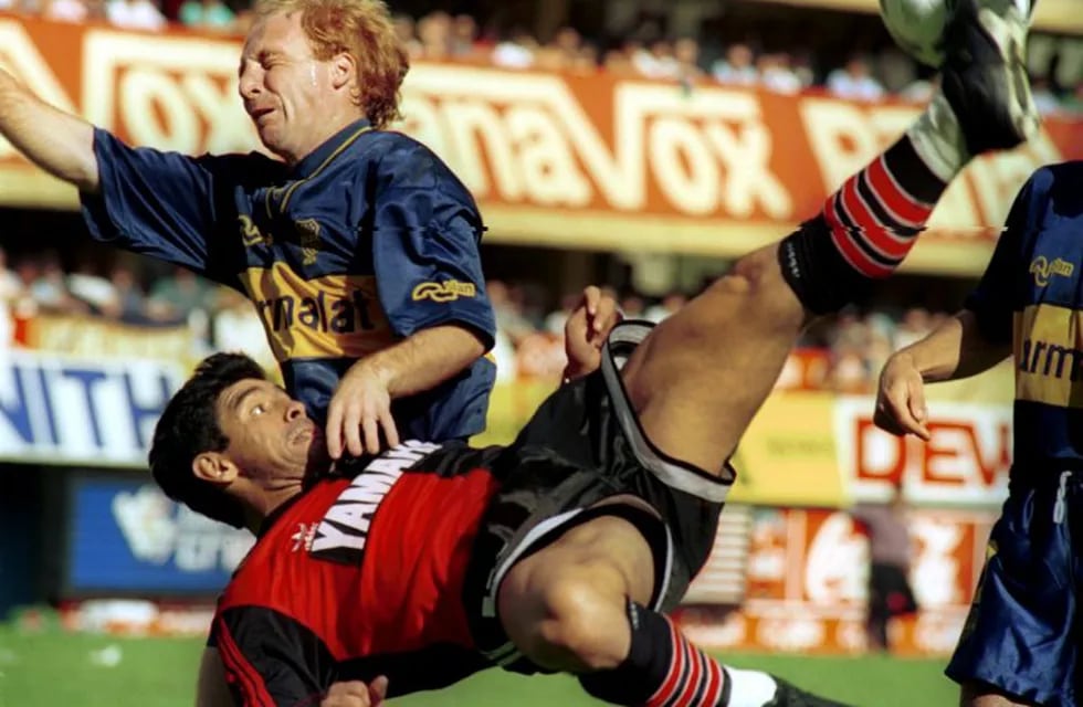 Boca fue uno de los rivales que enfrentó el Diez en 1993. (AP)