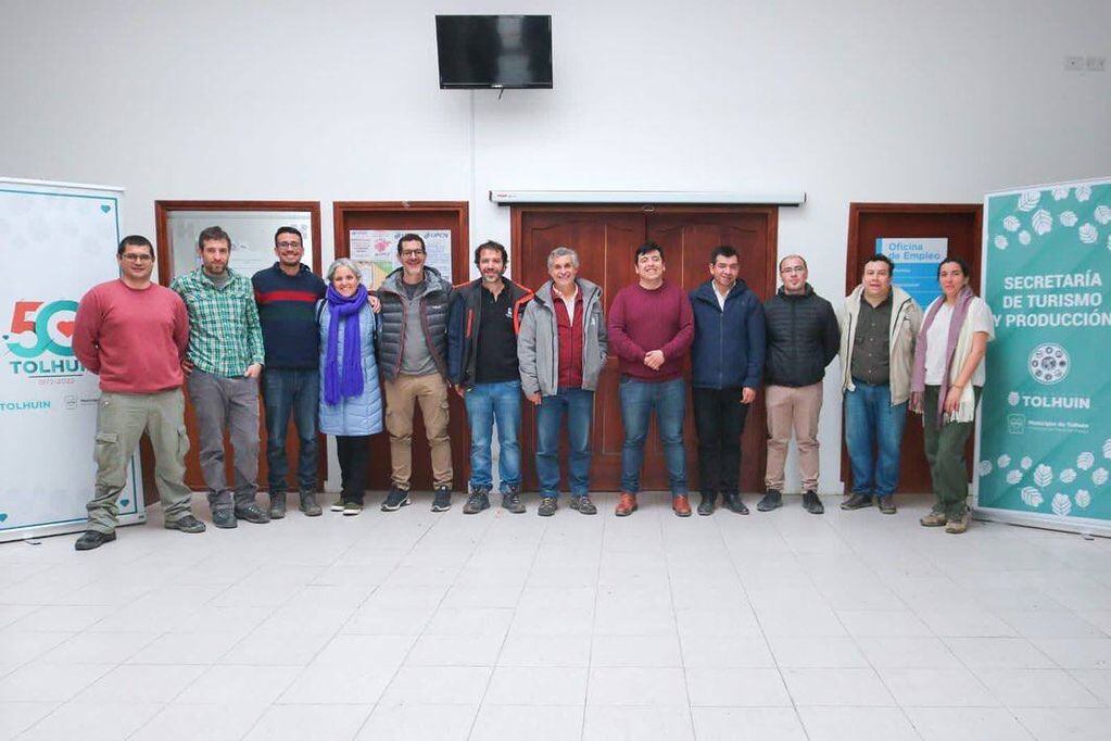 Productores locales, personal de la Municipalidad de Tolhuin y del INTA se reunieron en el primer taller de la fruta fina.